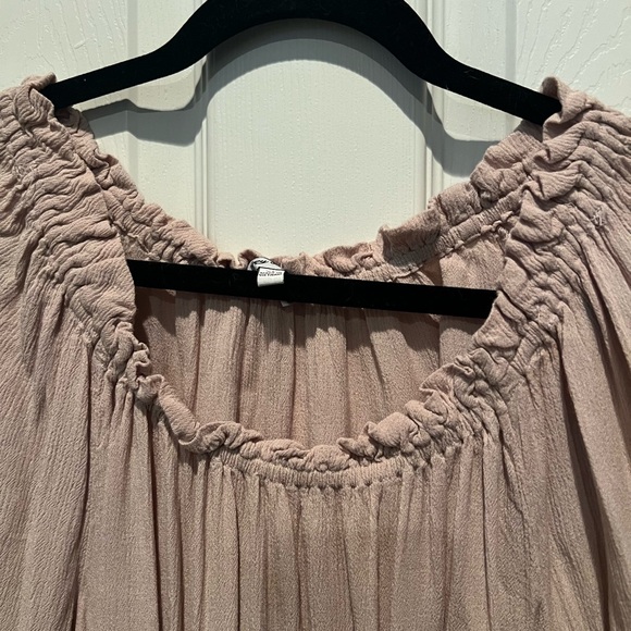 Woman’s beige blouse with decorative sleeves - Picture 4 of 6